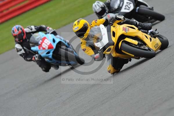 Motorcycle action photographs;Silverstone circuit;Silverstone photographs;Trackday digital images;event digital images;eventdigitalimages;no limits trackday;peter wileman photography;rockingham towcester northamptonshire;trackday;trackday photos