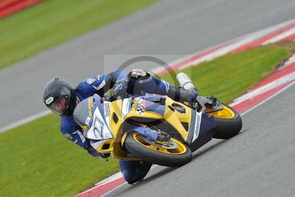 Motorcycle action photographs;Silverstone circuit;Silverstone photographs;Trackday digital images;event digital images;eventdigitalimages;no limits trackday;peter wileman photography;rockingham towcester northamptonshire;trackday;trackday photos