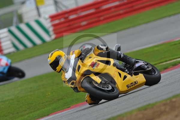 Motorcycle action photographs;Silverstone circuit;Silverstone photographs;Trackday digital images;event digital images;eventdigitalimages;no limits trackday;peter wileman photography;rockingham towcester northamptonshire;trackday;trackday photos