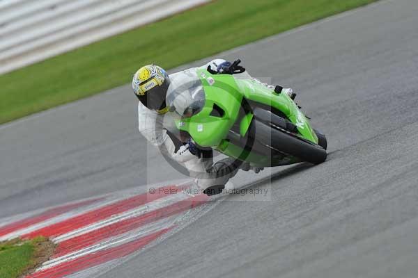 Motorcycle action photographs;Silverstone circuit;Silverstone photographs;Trackday digital images;event digital images;eventdigitalimages;no limits trackday;peter wileman photography;rockingham towcester northamptonshire;trackday;trackday photos