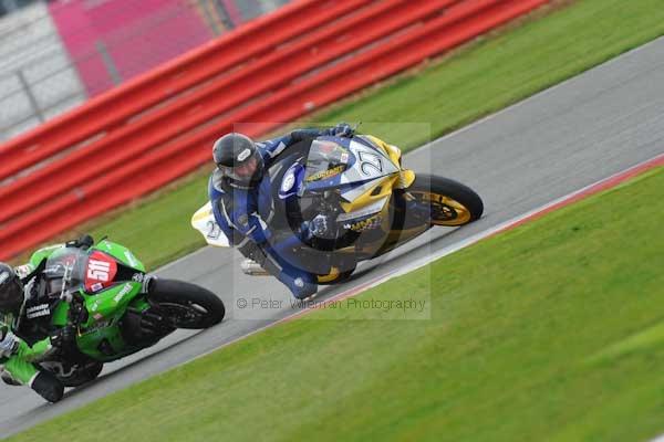 Motorcycle action photographs;Silverstone circuit;Silverstone photographs;Trackday digital images;event digital images;eventdigitalimages;no limits trackday;peter wileman photography;rockingham towcester northamptonshire;trackday;trackday photos