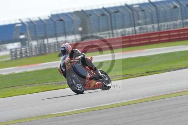 Motorcycle action photographs;Silverstone circuit;Silverstone photographs;Trackday digital images;event digital images;eventdigitalimages;no limits trackday;peter wileman photography;rockingham towcester northamptonshire;trackday;trackday photos