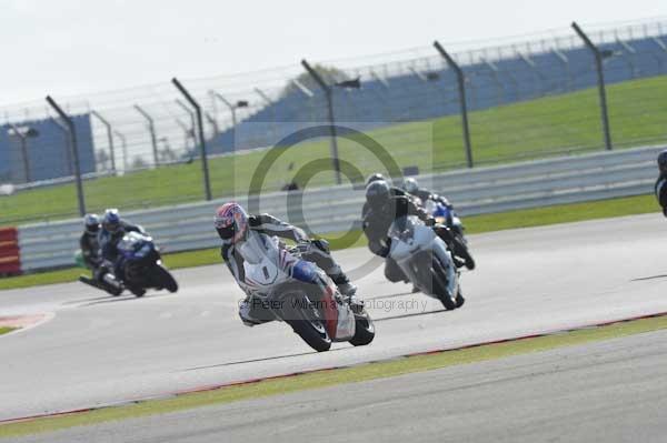 Motorcycle action photographs;Silverstone circuit;Silverstone photographs;Trackday digital images;event digital images;eventdigitalimages;no limits trackday;peter wileman photography;rockingham towcester northamptonshire;trackday;trackday photos