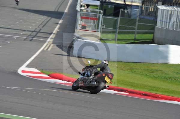 Motorcycle action photographs;Silverstone circuit;Silverstone photographs;Trackday digital images;event digital images;eventdigitalimages;no limits trackday;peter wileman photography;rockingham towcester northamptonshire;trackday;trackday photos