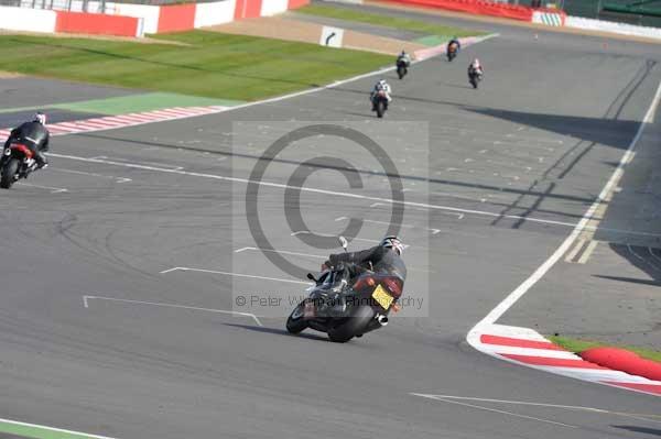 Motorcycle action photographs;Silverstone circuit;Silverstone photographs;Trackday digital images;event digital images;eventdigitalimages;no limits trackday;peter wileman photography;rockingham towcester northamptonshire;trackday;trackday photos