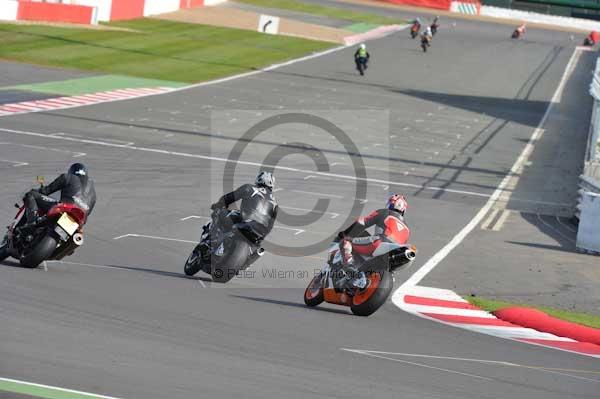 Motorcycle action photographs;Silverstone circuit;Silverstone photographs;Trackday digital images;event digital images;eventdigitalimages;no limits trackday;peter wileman photography;rockingham towcester northamptonshire;trackday;trackday photos