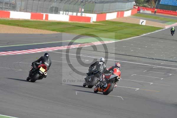 Motorcycle action photographs;Silverstone circuit;Silverstone photographs;Trackday digital images;event digital images;eventdigitalimages;no limits trackday;peter wileman photography;rockingham towcester northamptonshire;trackday;trackday photos