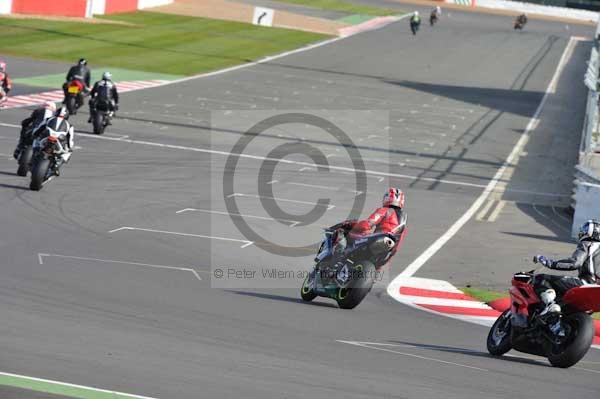 Motorcycle action photographs;Silverstone circuit;Silverstone photographs;Trackday digital images;event digital images;eventdigitalimages;no limits trackday;peter wileman photography;rockingham towcester northamptonshire;trackday;trackday photos