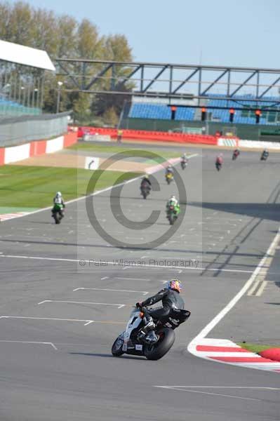 Motorcycle action photographs;Silverstone circuit;Silverstone photographs;Trackday digital images;event digital images;eventdigitalimages;no limits trackday;peter wileman photography;rockingham towcester northamptonshire;trackday;trackday photos