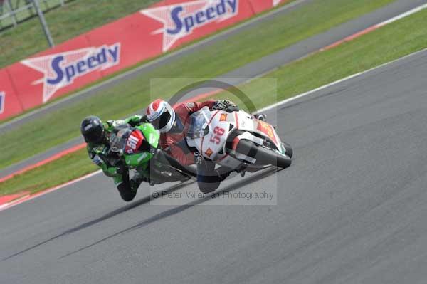 Motorcycle action photographs;Silverstone circuit;Silverstone photographs;Trackday digital images;event digital images;eventdigitalimages;no limits trackday;peter wileman photography;rockingham towcester northamptonshire;trackday;trackday photos