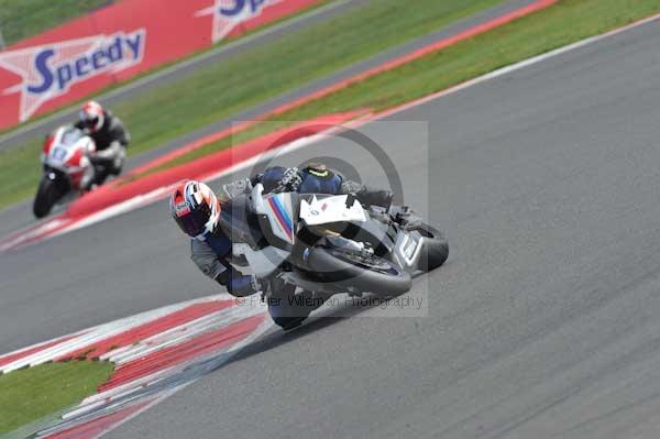 Motorcycle action photographs;Silverstone circuit;Silverstone photographs;Trackday digital images;event digital images;eventdigitalimages;no limits trackday;peter wileman photography;rockingham towcester northamptonshire;trackday;trackday photos