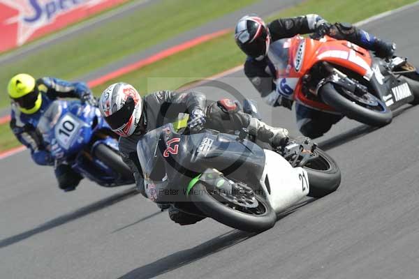 Motorcycle action photographs;Silverstone circuit;Silverstone photographs;Trackday digital images;event digital images;eventdigitalimages;no limits trackday;peter wileman photography;rockingham towcester northamptonshire;trackday;trackday photos