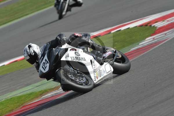 Motorcycle action photographs;Silverstone circuit;Silverstone photographs;Trackday digital images;event digital images;eventdigitalimages;no limits trackday;peter wileman photography;rockingham towcester northamptonshire;trackday;trackday photos