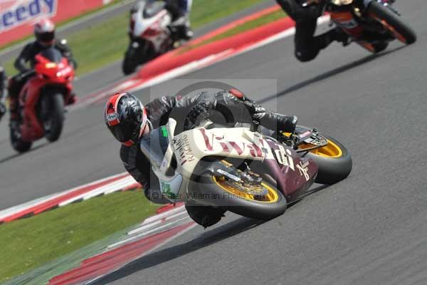 Motorcycle action photographs;Silverstone circuit;Silverstone photographs;Trackday digital images;event digital images;eventdigitalimages;no limits trackday;peter wileman photography;rockingham towcester northamptonshire;trackday;trackday photos