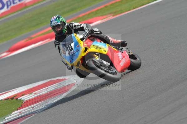 Motorcycle action photographs;Silverstone circuit;Silverstone photographs;Trackday digital images;event digital images;eventdigitalimages;no limits trackday;peter wileman photography;rockingham towcester northamptonshire;trackday;trackday photos