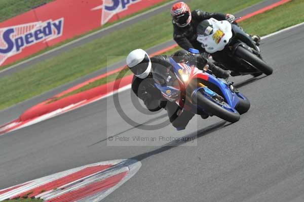 Motorcycle action photographs;Silverstone circuit;Silverstone photographs;Trackday digital images;event digital images;eventdigitalimages;no limits trackday;peter wileman photography;rockingham towcester northamptonshire;trackday;trackday photos