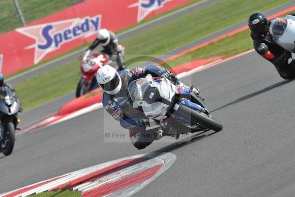 Motorcycle action photographs;Silverstone circuit;Silverstone photographs;Trackday digital images;event digital images;eventdigitalimages;no limits trackday;peter wileman photography;rockingham towcester northamptonshire;trackday;trackday photos