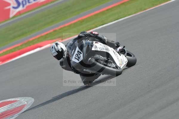 Motorcycle action photographs;Silverstone circuit;Silverstone photographs;Trackday digital images;event digital images;eventdigitalimages;no limits trackday;peter wileman photography;rockingham towcester northamptonshire;trackday;trackday photos