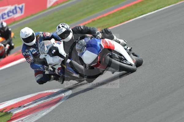 Motorcycle action photographs;Silverstone circuit;Silverstone photographs;Trackday digital images;event digital images;eventdigitalimages;no limits trackday;peter wileman photography;rockingham towcester northamptonshire;trackday;trackday photos