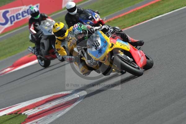 Motorcycle action photographs;Silverstone circuit;Silverstone photographs;Trackday digital images;event digital images;eventdigitalimages;no limits trackday;peter wileman photography;rockingham towcester northamptonshire;trackday;trackday photos