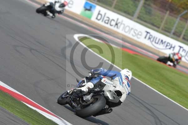 Motorcycle action photographs;Silverstone circuit;Silverstone photographs;Trackday digital images;event digital images;eventdigitalimages;no limits trackday;peter wileman photography;rockingham towcester northamptonshire;trackday;trackday photos