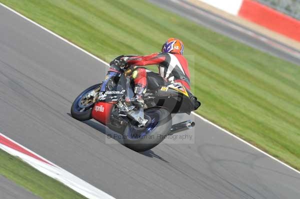 Motorcycle action photographs;Silverstone circuit;Silverstone photographs;Trackday digital images;event digital images;eventdigitalimages;no limits trackday;peter wileman photography;rockingham towcester northamptonshire;trackday;trackday photos