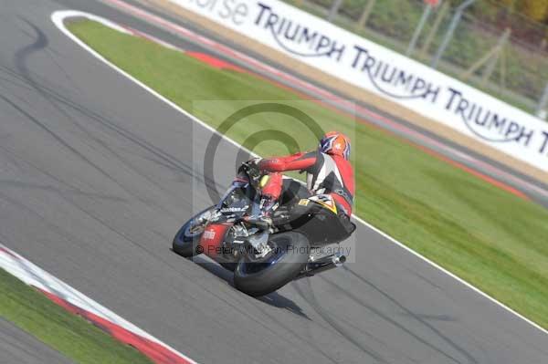 Motorcycle action photographs;Silverstone circuit;Silverstone photographs;Trackday digital images;event digital images;eventdigitalimages;no limits trackday;peter wileman photography;rockingham towcester northamptonshire;trackday;trackday photos