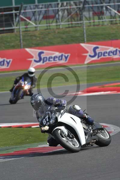 Motorcycle action photographs;Silverstone circuit;Silverstone photographs;Trackday digital images;event digital images;eventdigitalimages;no limits trackday;peter wileman photography;rockingham towcester northamptonshire;trackday;trackday photos