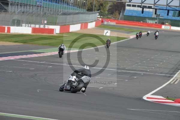 Motorcycle action photographs;Silverstone circuit;Silverstone photographs;Trackday digital images;event digital images;eventdigitalimages;no limits trackday;peter wileman photography;rockingham towcester northamptonshire;trackday;trackday photos