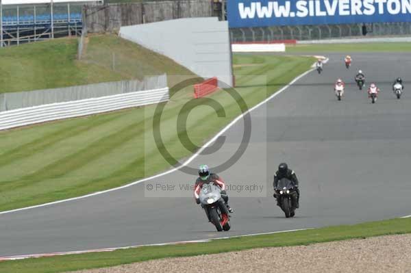 Motorcycle action photographs;Silverstone circuit;Silverstone photographs;Trackday digital images;event digital images;eventdigitalimages;no limits trackday;peter wileman photography;rockingham towcester northamptonshire;trackday;trackday photos