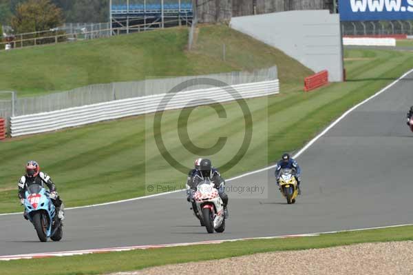 Motorcycle action photographs;Silverstone circuit;Silverstone photographs;Trackday digital images;event digital images;eventdigitalimages;no limits trackday;peter wileman photography;rockingham towcester northamptonshire;trackday;trackday photos