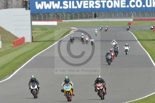 Motorcycle action photographs;Silverstone circuit;Silverstone photographs;Trackday digital images;event digital images;eventdigitalimages;no limits trackday;peter wileman photography;rockingham towcester northamptonshire;trackday;trackday photos