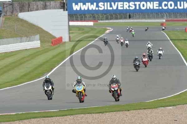 Motorcycle action photographs;Silverstone circuit;Silverstone photographs;Trackday digital images;event digital images;eventdigitalimages;no limits trackday;peter wileman photography;rockingham towcester northamptonshire;trackday;trackday photos