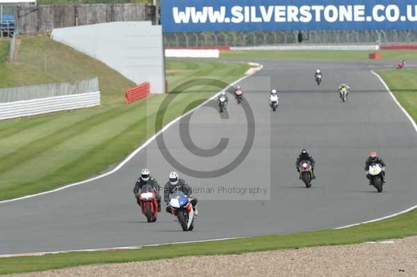 Motorcycle action photographs;Silverstone circuit;Silverstone photographs;Trackday digital images;event digital images;eventdigitalimages;no limits trackday;peter wileman photography;rockingham towcester northamptonshire;trackday;trackday photos