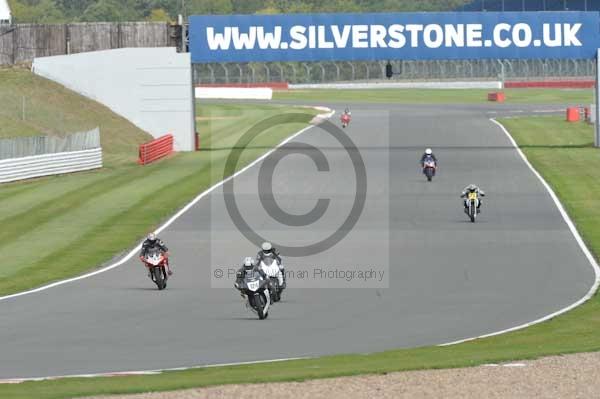 Motorcycle action photographs;Silverstone circuit;Silverstone photographs;Trackday digital images;event digital images;eventdigitalimages;no limits trackday;peter wileman photography;rockingham towcester northamptonshire;trackday;trackday photos