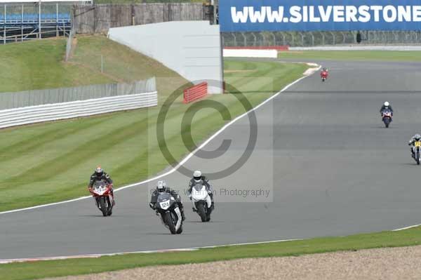 Motorcycle action photographs;Silverstone circuit;Silverstone photographs;Trackday digital images;event digital images;eventdigitalimages;no limits trackday;peter wileman photography;rockingham towcester northamptonshire;trackday;trackday photos