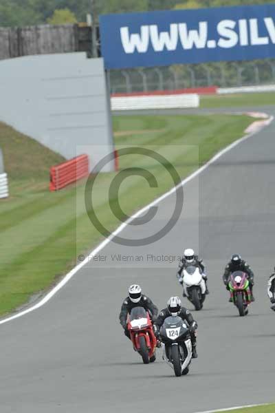 Motorcycle action photographs;Silverstone circuit;Silverstone photographs;Trackday digital images;event digital images;eventdigitalimages;no limits trackday;peter wileman photography;rockingham towcester northamptonshire;trackday;trackday photos