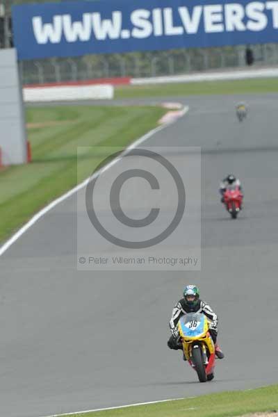 Motorcycle action photographs;Silverstone circuit;Silverstone photographs;Trackday digital images;event digital images;eventdigitalimages;no limits trackday;peter wileman photography;rockingham towcester northamptonshire;trackday;trackday photos