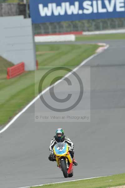 Motorcycle action photographs;Silverstone circuit;Silverstone photographs;Trackday digital images;event digital images;eventdigitalimages;no limits trackday;peter wileman photography;rockingham towcester northamptonshire;trackday;trackday photos