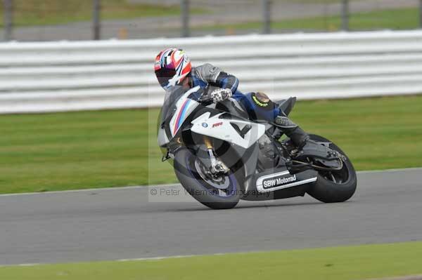 Motorcycle action photographs;Silverstone circuit;Silverstone photographs;Trackday digital images;event digital images;eventdigitalimages;no limits trackday;peter wileman photography;rockingham towcester northamptonshire;trackday;trackday photos