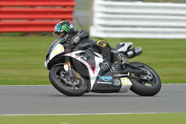 Motorcycle action photographs;Silverstone circuit;Silverstone photographs;Trackday digital images;event digital images;eventdigitalimages;no limits trackday;peter wileman photography;rockingham towcester northamptonshire;trackday;trackday photos