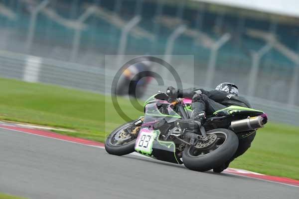 Motorcycle action photographs;Silverstone circuit;Silverstone photographs;Trackday digital images;event digital images;eventdigitalimages;no limits trackday;peter wileman photography;rockingham towcester northamptonshire;trackday;trackday photos