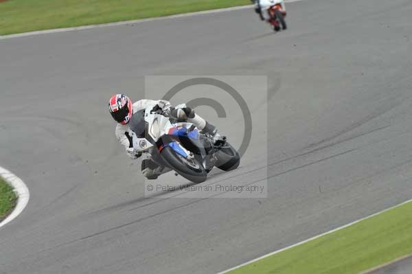 Motorcycle action photographs;Silverstone circuit;Silverstone photographs;Trackday digital images;event digital images;eventdigitalimages;no limits trackday;peter wileman photography;rockingham towcester northamptonshire;trackday;trackday photos