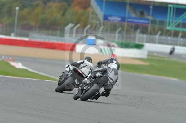 Motorcycle action photographs;Silverstone circuit;Silverstone photographs;Trackday digital images;event digital images;eventdigitalimages;no limits trackday;peter wileman photography;rockingham towcester northamptonshire;trackday;trackday photos