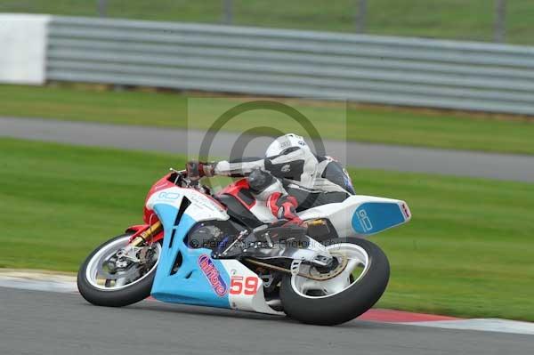 Motorcycle action photographs;Silverstone circuit;Silverstone photographs;Trackday digital images;event digital images;eventdigitalimages;no limits trackday;peter wileman photography;rockingham towcester northamptonshire;trackday;trackday photos