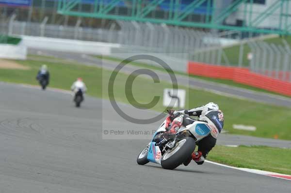 Motorcycle action photographs;Silverstone circuit;Silverstone photographs;Trackday digital images;event digital images;eventdigitalimages;no limits trackday;peter wileman photography;rockingham towcester northamptonshire;trackday;trackday photos