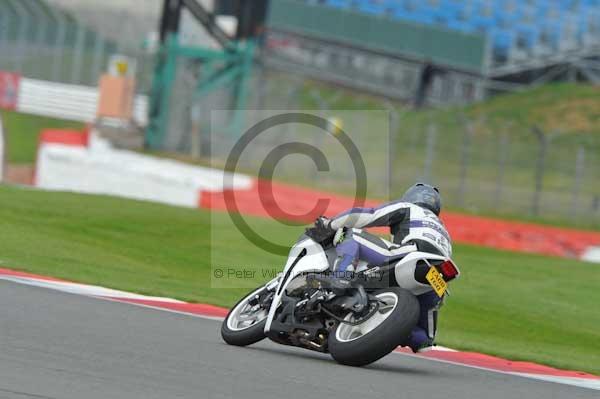 Motorcycle action photographs;Silverstone circuit;Silverstone photographs;Trackday digital images;event digital images;eventdigitalimages;no limits trackday;peter wileman photography;rockingham towcester northamptonshire;trackday;trackday photos