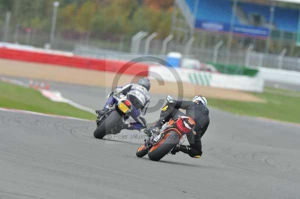 Motorcycle action photographs;Silverstone circuit;Silverstone photographs;Trackday digital images;event digital images;eventdigitalimages;no limits trackday;peter wileman photography;rockingham towcester northamptonshire;trackday;trackday photos