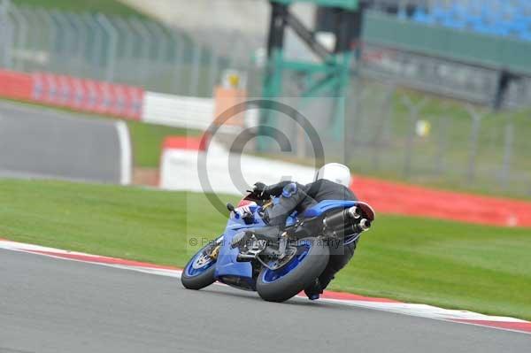 Motorcycle action photographs;Silverstone circuit;Silverstone photographs;Trackday digital images;event digital images;eventdigitalimages;no limits trackday;peter wileman photography;rockingham towcester northamptonshire;trackday;trackday photos