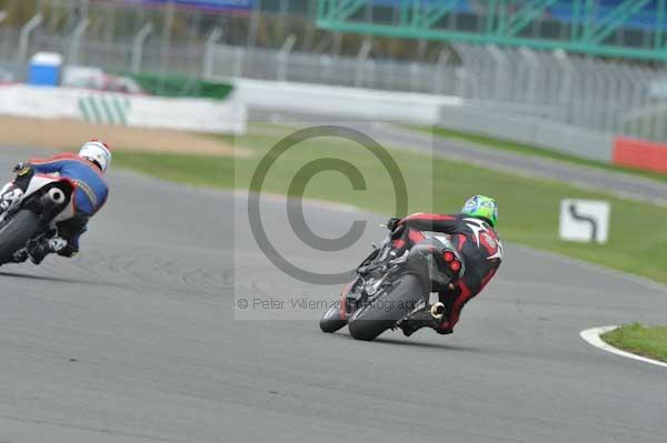 Motorcycle action photographs;Silverstone circuit;Silverstone photographs;Trackday digital images;event digital images;eventdigitalimages;no limits trackday;peter wileman photography;rockingham towcester northamptonshire;trackday;trackday photos